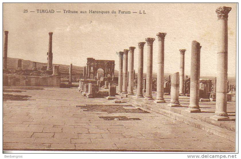 Timgad  tribune aux harenques du forum