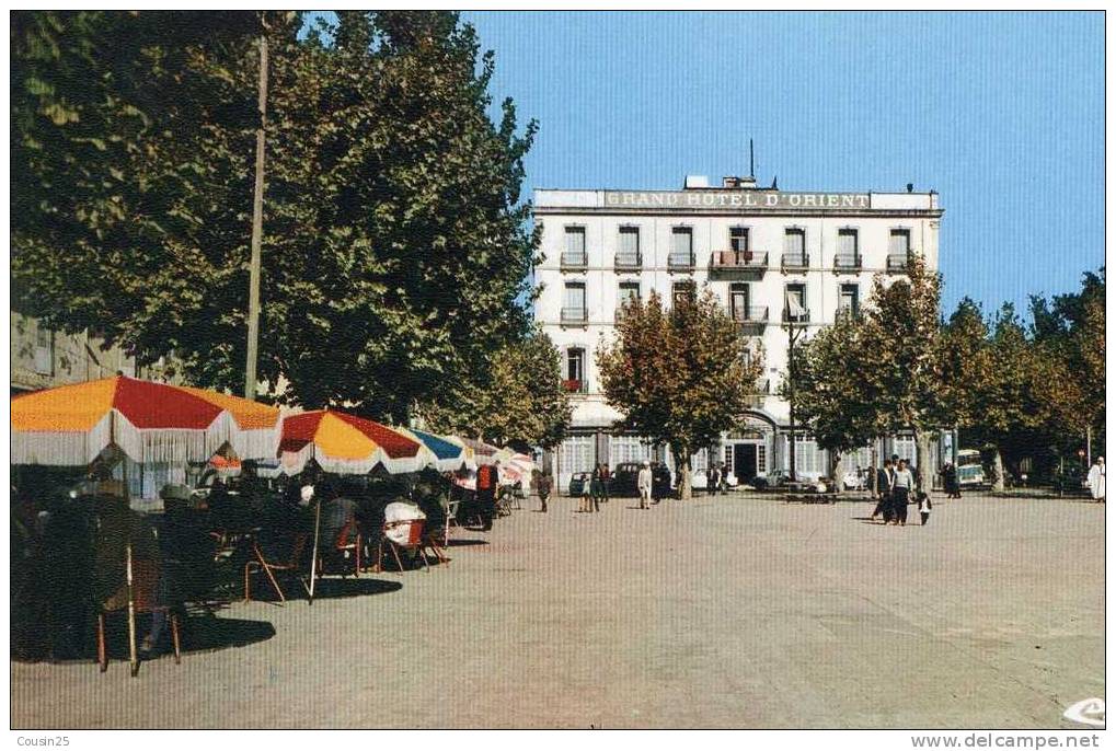 ALGERIE - TIARET - La Place et le Grand Hôtel d'Orient