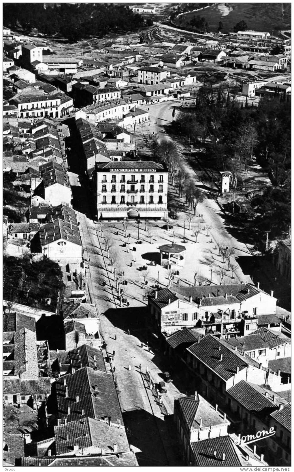 la place carnot et l'hotel d'orient en 1952