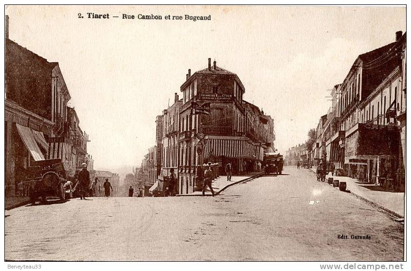 CPA (Réf I068) 2 TIARET (AFRIQUE - ALGÉRIE) Rue Cambon et rue Bugeaud (Très animée, vieilles voitures)