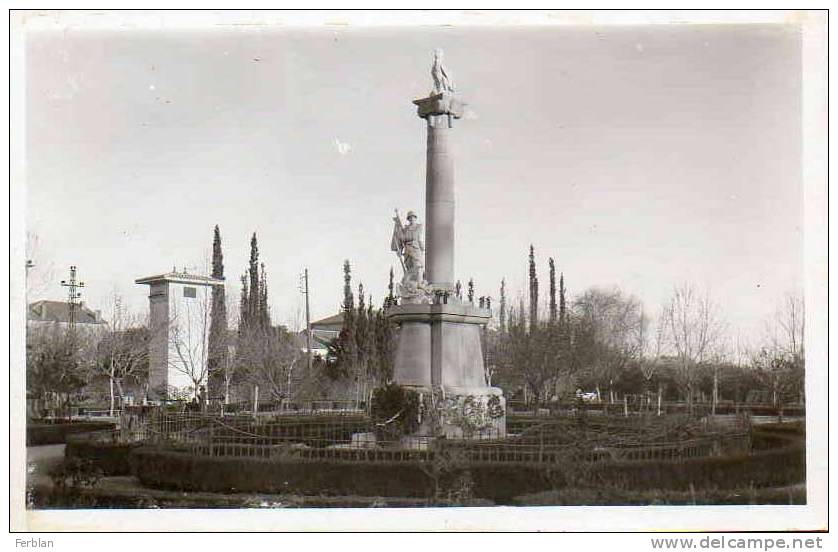 AFRIQUE. ALGERIE. TIARET. Vue sur Le Monument aux Morts.