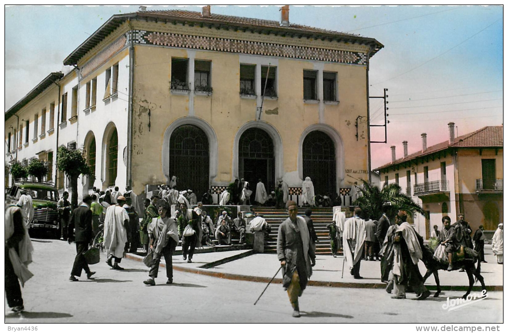 Tizi-Ouzou - La Poste - animation  -édit; Jomone - n°65 - CPA Très Bel Etat (voir 2 scans)