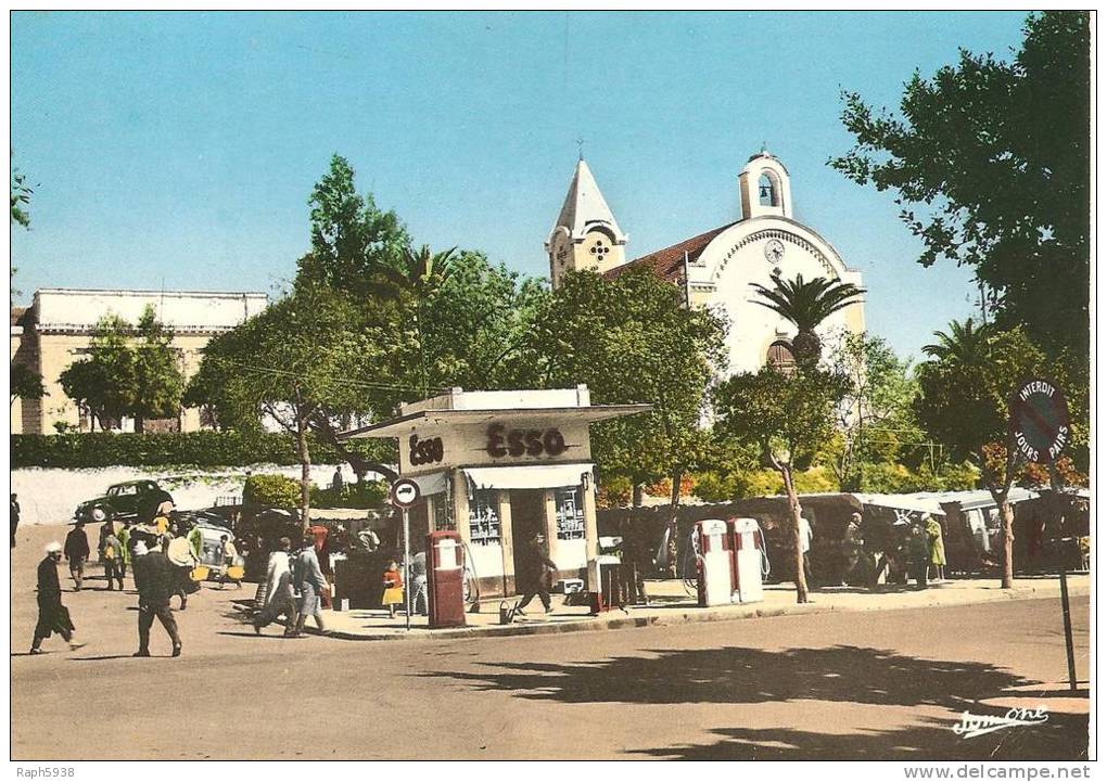 TIZI OUZOU ( grande kabylie   )  vue generale la place et l'eglise