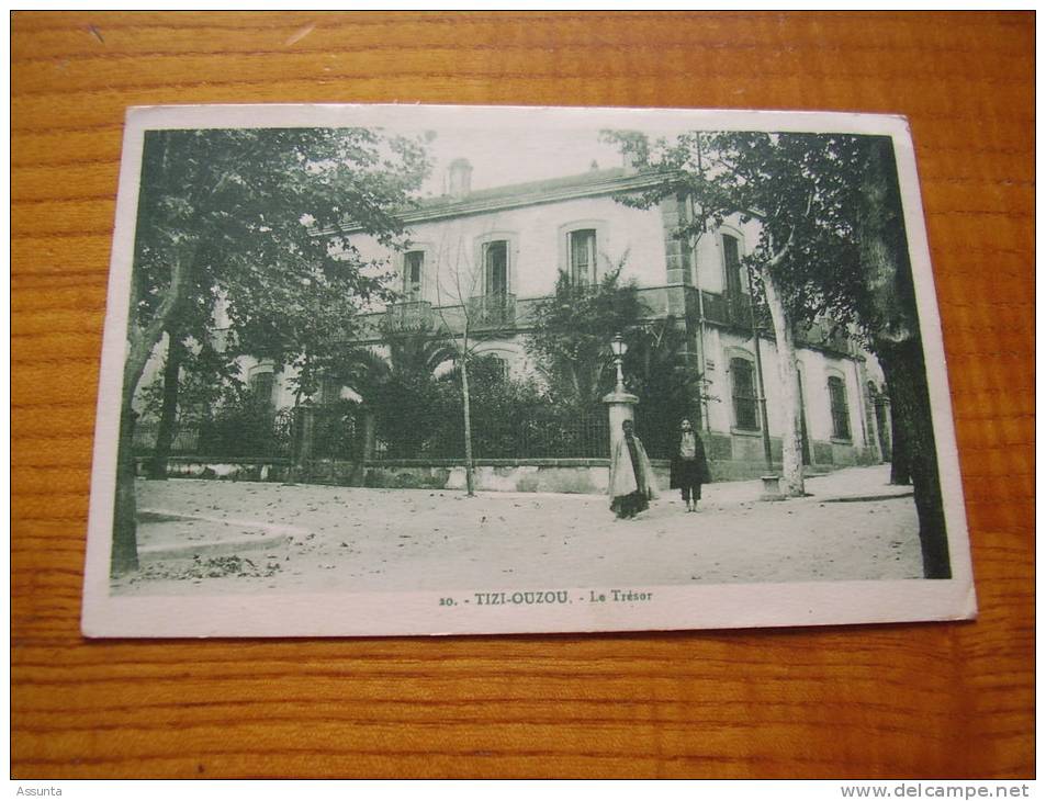 Le Trésor à TIZI OUZOU . animé . 2 timbres Algérie 25c. 1933