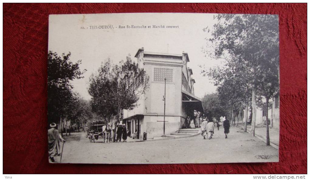 CPA Tizi Ouzou Algérie animée Rue Saint Eustache et Marché couvert
