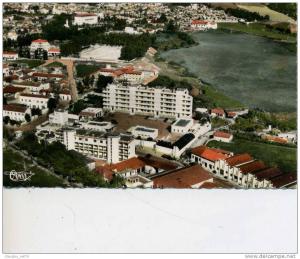 CPSM  PETIT FORMAT DENTELEE TIZI OUZOU ....VUE PANORAMIQUE AERIENNE