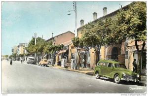 ALGERIE -  TIZI-OUZOU - GRANDE RUE - POMPES A ESSENCE TOTAL - AUTOS