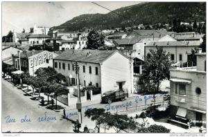 CPSM PETIT FORMAT DENTELEE TIZI-OUZOU  AVENUE F AILLAUD AVEC PUB BYRRH ETC...1/3/1958 VOIR SCANER