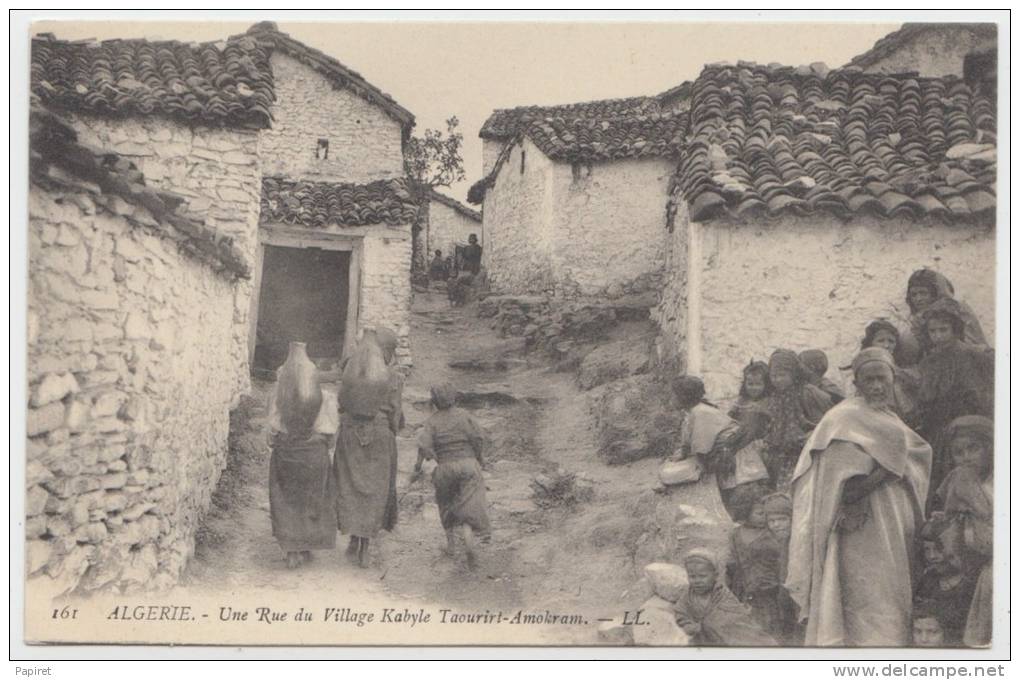 cpa Algerie Kabylie Une Rue du Village Kabyle Taourirt Amokrane
