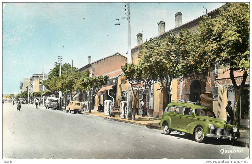 ALGERIE -  TIZI-OUZOU - GRANDE RUE - POMPES A ESSENCE TOTAL - AUTOS