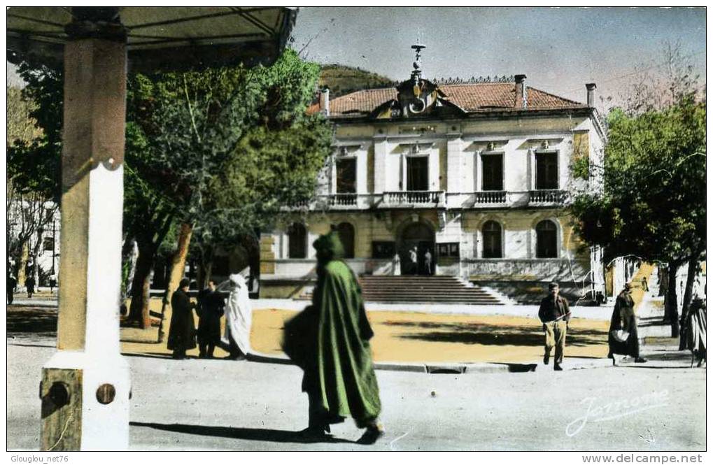 CPSM PETIT FORMAT DENTELE ALGERIE TIZI OUZOU L'HOTEL DE VILLE  ANIMEE VOIR SCANER.