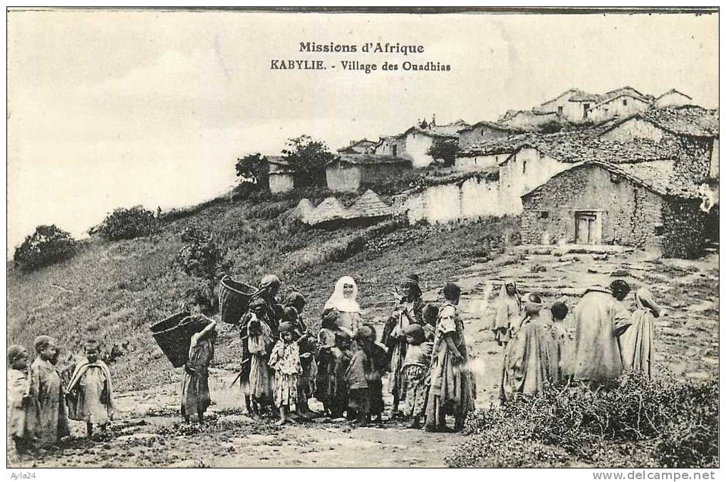 CPA  ALGER  Missions d´Afrique KABYLIE Village des  Ouadhias Iwaá¸￾iyen Soeurs Blanches Lavigerie  n° 272