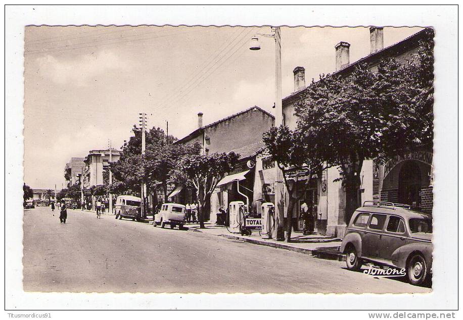 CPSM 9x14cm de TIZI OUZOU Algérie - La grande rue + pompe à essence