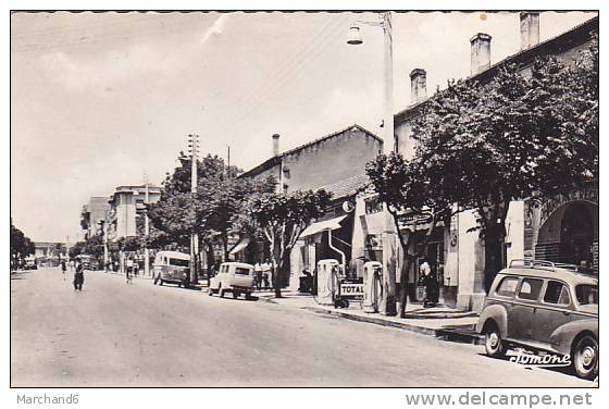 ALGERIE.TIZI OUZOU.LA GRANDE RUE AUTOMOBILE ET POMPE A ESSENCE TOTAL