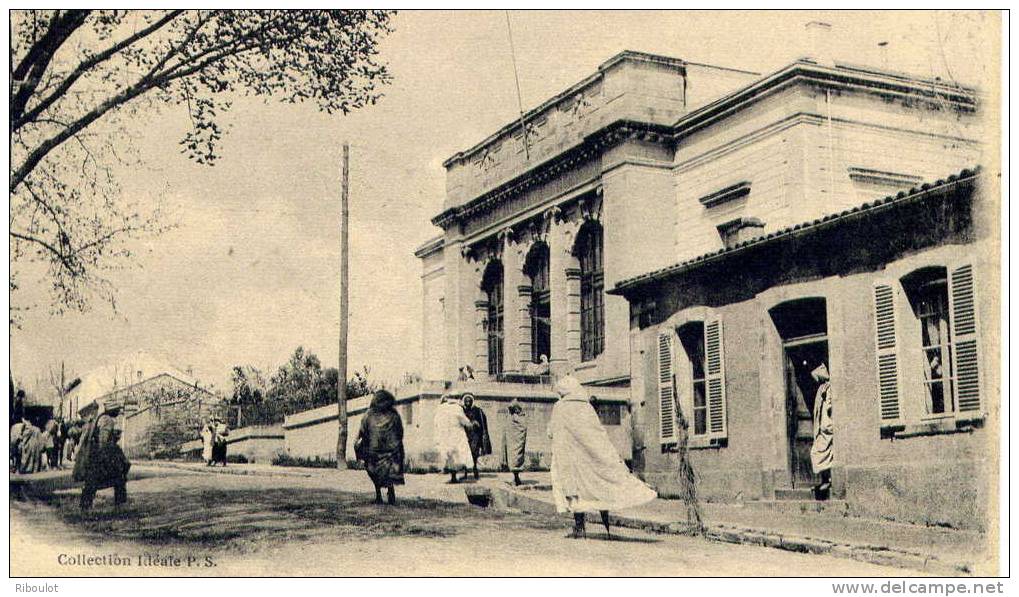 Tizi Ouzou. Le Tribunal. Animée.