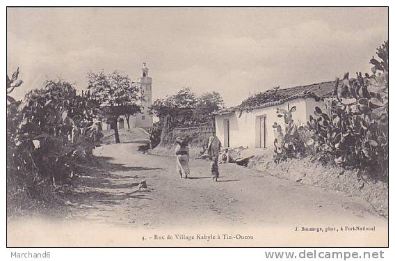ALGERIE.RUE DE VILLAGE KABYLE A TIZI OUZOU  editeur j boussuge fort national