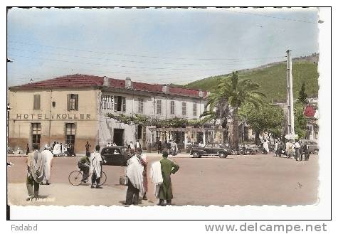 TIZI OUZOU KABYLIE ENTREEE DE LA VILLE HOTEL KOLLER ECRITE  VIEILLES VOITURES VOIR SCAN PETITES COCHES A GAUCHE