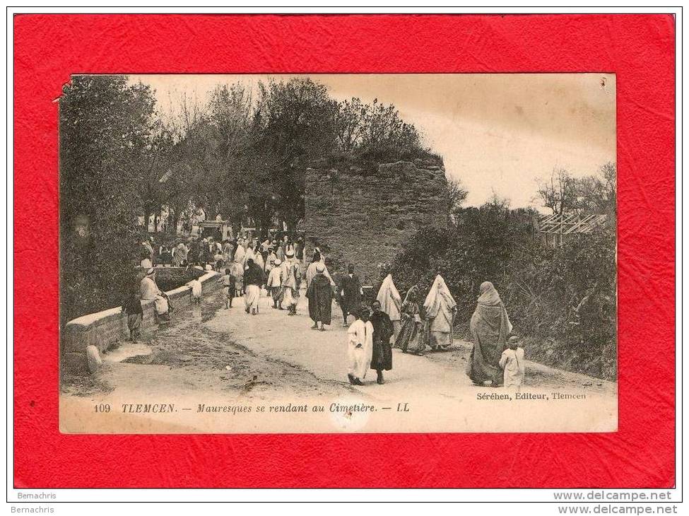 TLEMCEN   mauresques se rendant au cimetière
