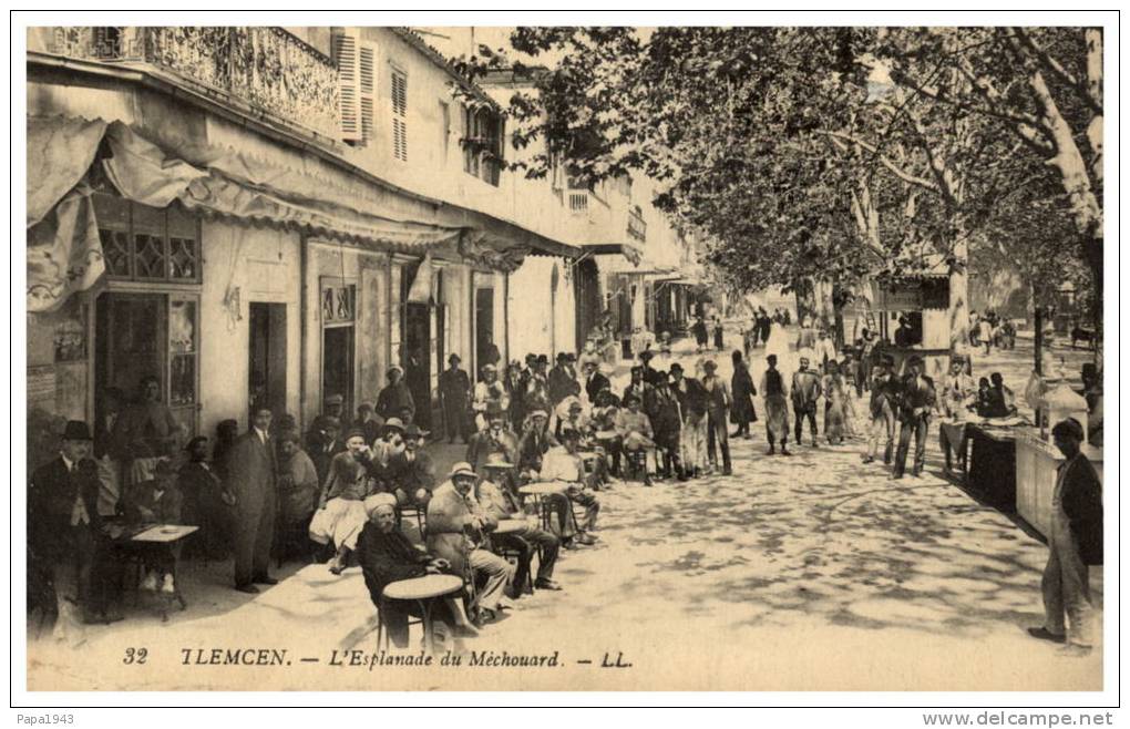 TLEMCEN  l' esplanade du Méchouard