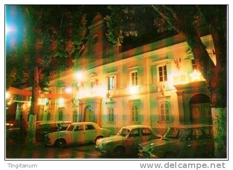 TLEMCEN-LA MAIRIE ILLUMINEE-trés belle animation voitures,( ami6,dauphine,403,404)