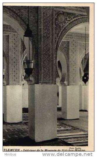 ALGERIE-TLEMCEM Interieur de la Mosquee de Sidi Bou Medine.