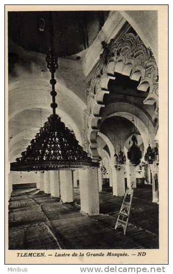 ALGERIE-TLEMCEM Lustre de la grande mosquee.