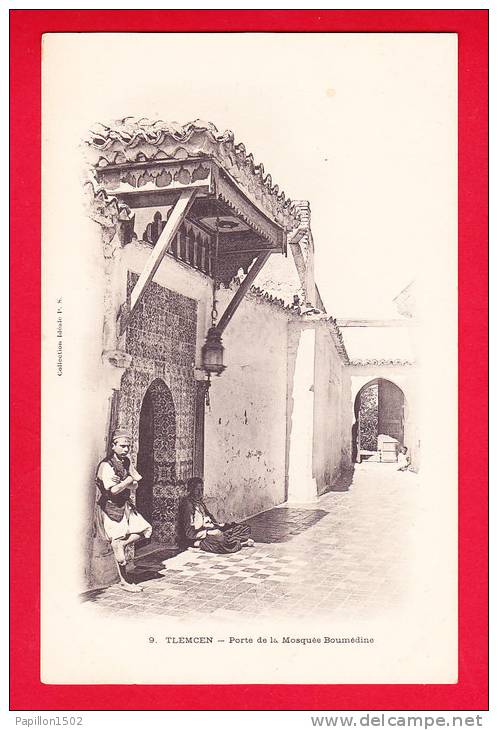 E-Algerie-157P62  TLEMCEN, la porte de la mosquée Boumédine, petite animation, cpa précurseur BE