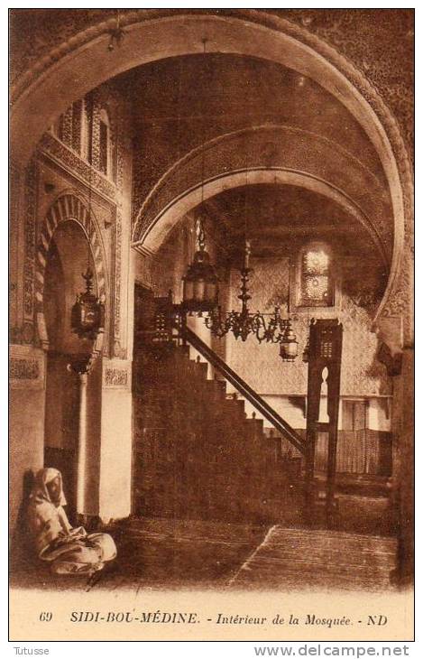 ALGERIE - SIDI BOU MEDINE - Intérieur de  Mosquée (animée)