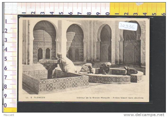 32936 TLEMCEN INTERIEUR DE LA GRANDE MOSQUEE ARABES FAISANT LEURS ABLUTIONS COSTUMI TIPICI FONTANE