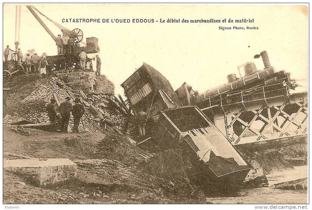 CATASTROPHE DE L'OUED EDDOUS-Le déblai des marchandises et du matériel
