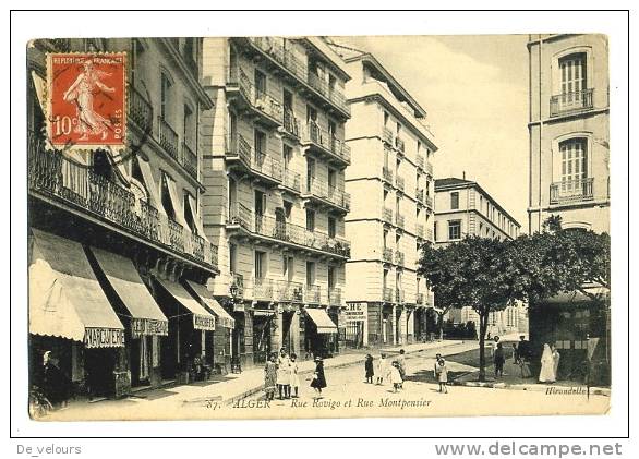 Algerie. Alger. Rue Rovigo et rue Montpensier. 1914. Nombreux commerces. Belle scène de vie