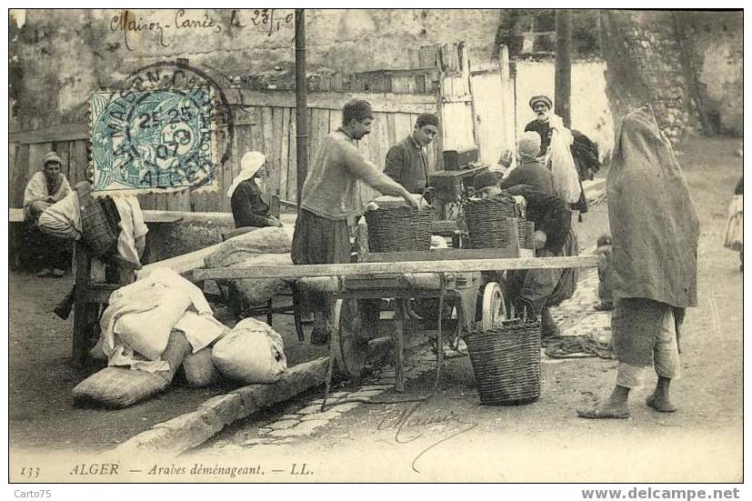 ALGERIE - ALGER - Arabes déménageant