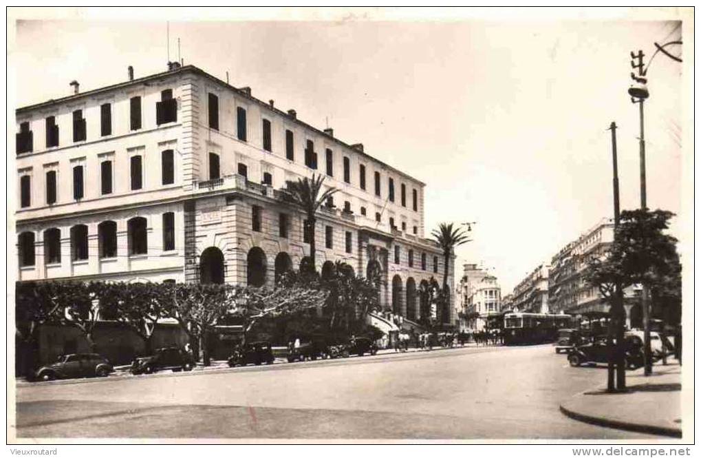 CPA. ANIMEE. ALGER. LE LYCEE BUGEAUD. DATEE 1951.
