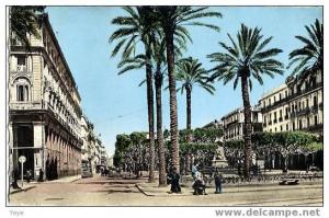 BONE - Entrée du Cours Bertagna