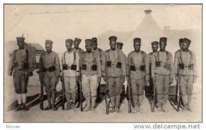 CPA===  AFRIQUE   ALGERIE  COLOMB-BECHAR  un peloton de sénégalais---C101