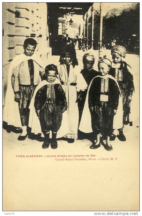 Bône - Enfants en costumes de fête - Types