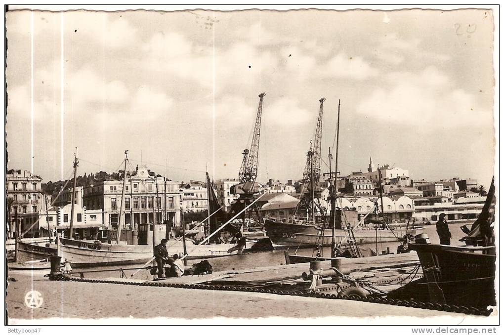 ALGERIEBONE LE DEPART D´UN BATEAU DE LA SOCIETE GENERALE N°31