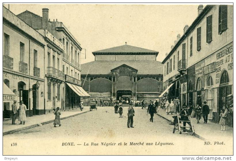 Algérie - belle CPA Bône (Annaba) - La Rue Négrier et le Marché aux légumes