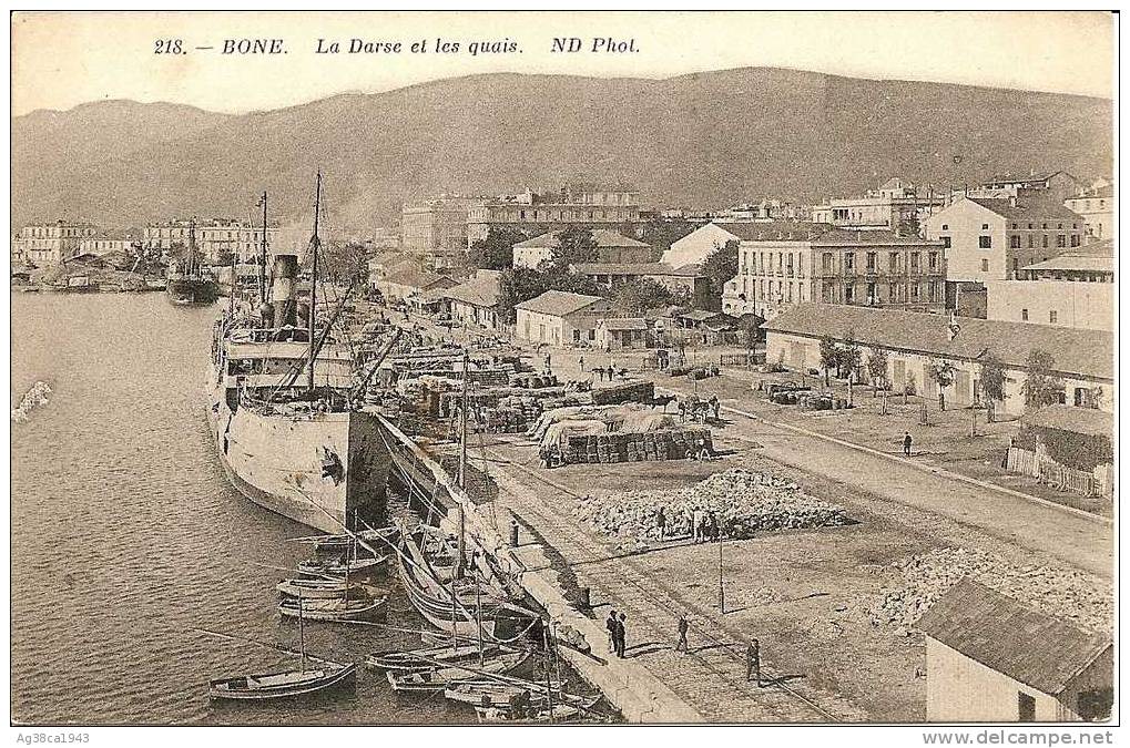 B  CPA   de  BONE  -  La  Darse  ,  Les  Brques  et  les  Quais  en  1911   (  Très  Très  Animée )