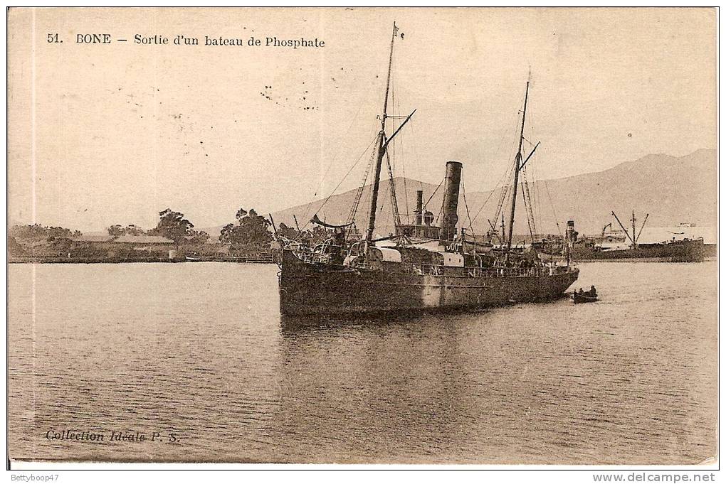 ALGERIEBONE SORTIE D´UN BATEAU DE PHOSPHATE