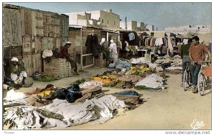 Algérie. Colomb Bechar. Marché aux puces ( EPA 228 ). Belle animation.
