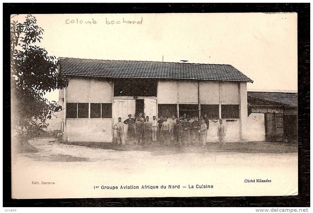CPA AFRIQUE -VILLAGES D'ALGÉRIE- COLOMB-BECHARD- 1er GROUPE D'AVIATION  LA CUISINE TRES ANIMÉE-