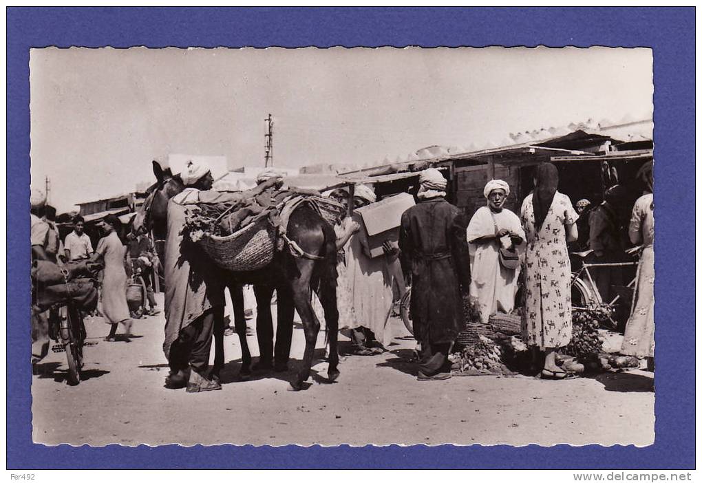3188)  ALGERIE  COLOMB BECHAR  1961 un coin du marché animé  cpsm  (  TTB ETAT  )
