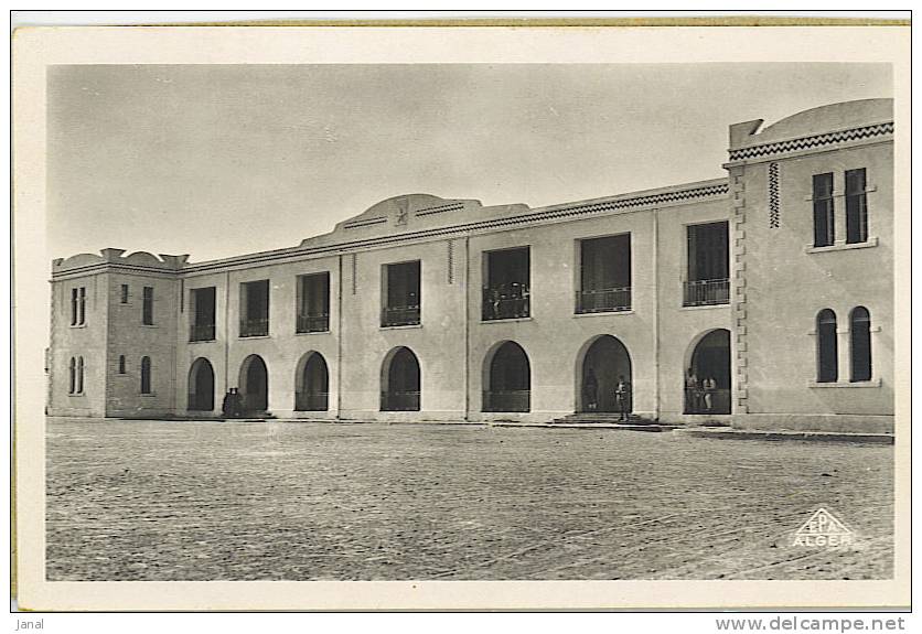 - ALGERIE - COLOMB-BECHAR - CASERNE DE L'ARTILLERIE -