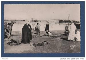 CP COLOMB BECHAR - UN OBSERVATEUR AU MARCHE AUX PUCES - BELLE ANIMATION
