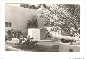 BENI - ABBES LA COUR DE L'HOTEL DE LA TRANSSAHARIENNE  photo JP Argence Colomb-béchar