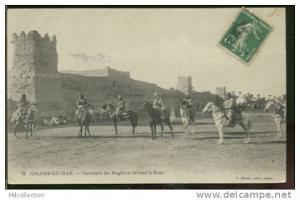 ALGERIE COLOMB-BECHAR  /  cavaliers du Maghzen devant le Ksar