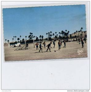 COLOMB-BECHAR ALGERIE LE STADE . enfants football  cpsm dentelée glaçée 90x140