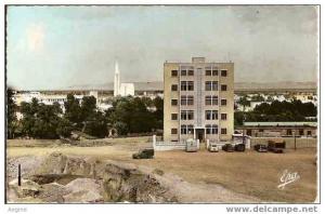 ALGERIE - ref no 43- colomb-bechar - immeuble air france et l eglise -   - bon etat  -