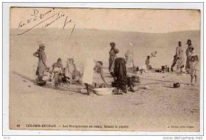 Colomb béchard les sénégalaises au camp faisant la popote